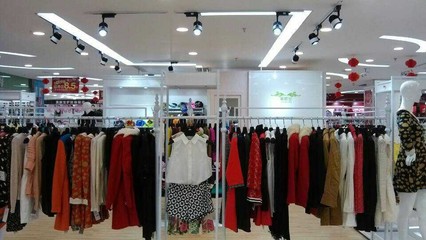 格蕾斯品牌折扣店 零库存免费加盟，助您轻松开启品牌女装批发之路